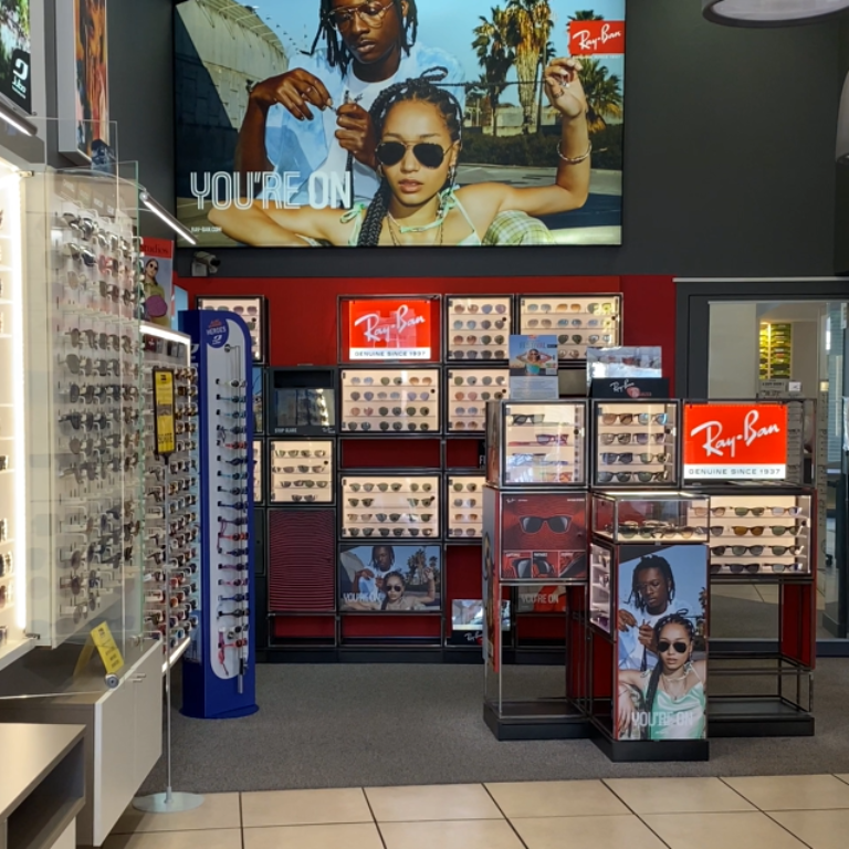 intérieur magasin optic 2000